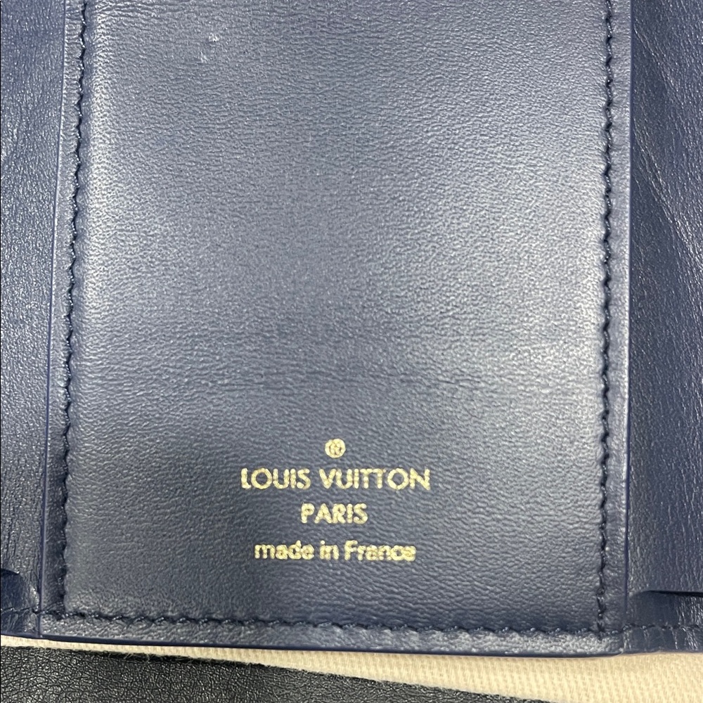 Louis Vuitton Capucines Compact
Maxi Wallet - Picture 13 of 15